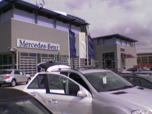 TelematikTeam: Lieferung + mobiler VOR-ORT-Einbau von OVERHEAD-DISPLAY + DVD-Player in Mercedes-Benz ML320cdi