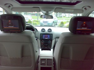 Rearseatentertainment im Mercedes-Benz ML320cdi (W164) von TelematikTeam - hier: Bicolor hellgrau/schwarz.