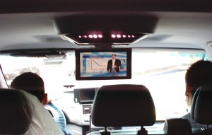 TelematikTeam: Multimedia-Overhead-Display (für Werbe-DVD) im Mercedes-Benz Taxi Vito/Viano